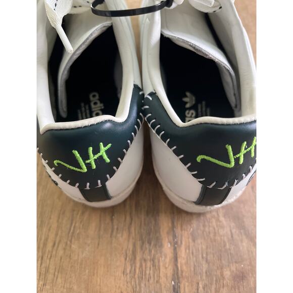 Athletic_Shoes